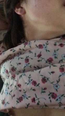 云盘高质露脸泄密，高颜值大波小姐姐，出租房与热恋男友各种激情性爱，欲仙欲死享受着被肏的感觉