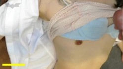 教室里操清纯漂亮的学生妹,无套狂插内射还玩颜射美女被糟蹋JJ虽小 可是这个射出来的子弹有点多啊