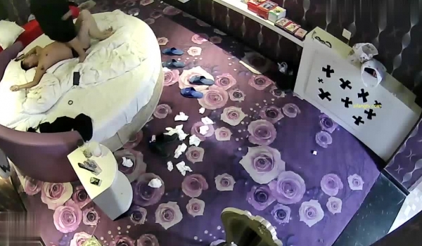 ️360酒店 ️激情周末大奶女友老公求求你~太大