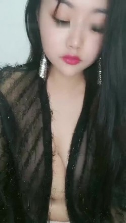颜值不错丰满美女 激情自慰大秀