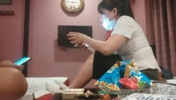 老李洗脚和30多岁足浴洗脚少妇勾搭 自称很少接私活不太会