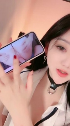 人气G乳女神尤物，逆天颜值纯天然美臀美鲍，零距离扣穴，可舔屏