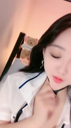 人气G乳女神尤物，逆天颜值纯天然美臀美鲍，零距离扣穴，可舔屏