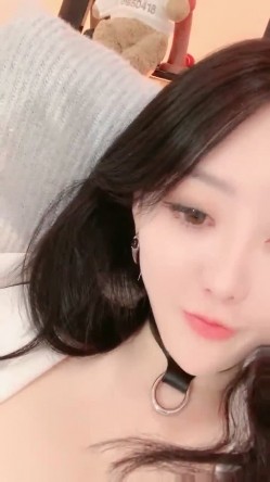 人气G乳女神尤物，逆天颜值纯天然美臀美鲍，零距离扣穴，可舔屏