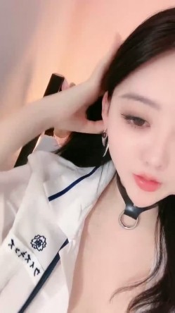 人气G乳女神尤物，逆天颜值纯天然美臀美鲍，零距离扣穴，可舔屏