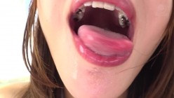 LULU-305 東京都北区赤羽在住 隣人の肉感パツパツデカ尻性欲妻のミニスカパンチラ挑発に我慢できずビンビン勃起即ハメでイカせて何度もケツ射中出しした。 新村あかり