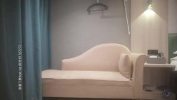 嫖客77带你嫖娼金发熟女TP啪啪，穿上丝袜摸逼口交到床上抱着猛操，搞得呻吟连连非常诱人