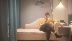 嫖客77带你嫖娼金发熟女TP啪啪，穿上丝袜摸逼口交到床上抱着猛操，搞得呻吟连连非常诱人