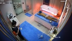 【精品TP】网络破解摄像头 ️记录高端美容院全身涂抹 保鲜膜包裹！
