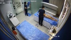 【精品TP】网络破解摄像头 ️记录高端美容院全身涂抹 保鲜膜包裹！