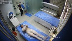 【精品TP】网络破解摄像头 ️记录高端美容院全身涂抹 保鲜膜包裹！