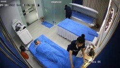 【精品TP】网络破解摄像头 ️记录高端美容院全身涂抹 保鲜膜包裹！