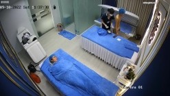 【精品TP】网络破解摄像头 ️记录高端美容院全身涂抹 保鲜膜包裹！