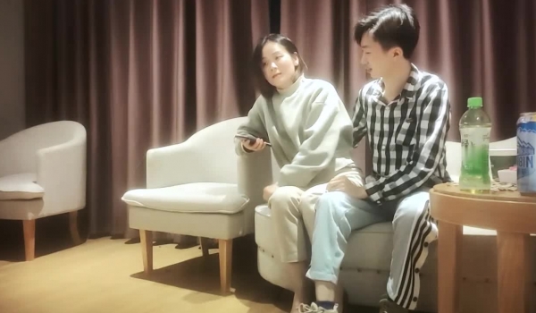 【胖子传媒工作室】美容院工作良家少妇，开车接上酒