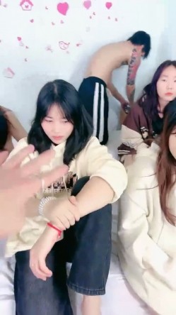 20小时核弹！一群小妹妹下海直播！【青春美少女】壮观！~ ~~！~-~几个畜生还当着这么多人的面直接开操