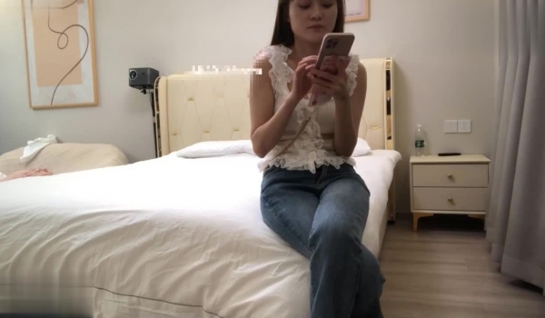 山野探花酒店约炮 ️牛仔裤兼职美少妇奶子白嫩挺拔