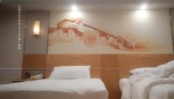 小萝莉探花约了个白衣少妇，舔弄扣逼上位骑乘后人猛操