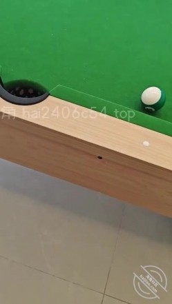 海角社区乱伦大神　善良的小嫂子性感厚黑美嫂裸体台球厅，让球友听自己是怎么被操的