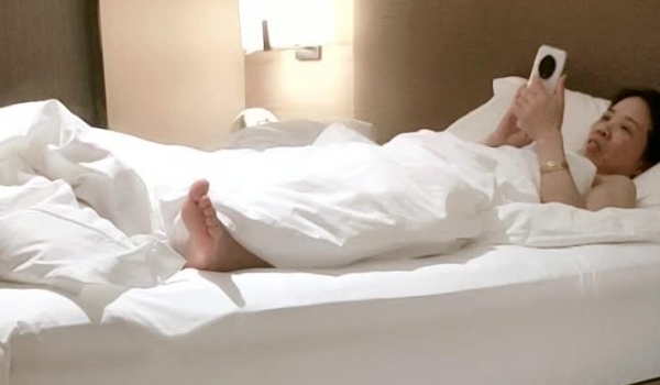 【良家故事】偷拍 网恋 中年良家妇女收割机~2天