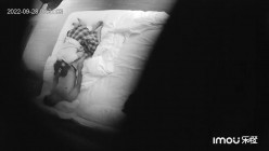 乐橙酒店偷拍大叔搞JK制服学生妹加藤鹰手法搞得她尖叫