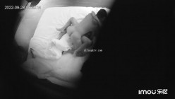 乐橙酒店偷拍大叔搞JK制服学生妹加藤鹰手法搞得她尖叫