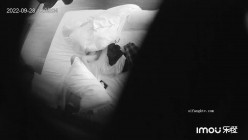 乐橙酒店偷拍大叔搞JK制服学生妹加藤鹰手法搞得她尖叫