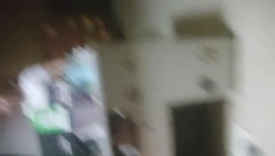 【搞沐足女技师】喜欢玩真实刺激，拔下裤子就要操，掰开骚穴看看，扛起双腿掏屌磨蹭