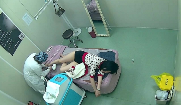 【破解摄像头】美容美体中心的小姐姐们 阴部护理，