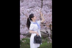 【极品露脸 私拍】桃暖酱 在去上学的路上 美少女洋溢青春淫情 户外露出美妙胴体 美景佳人樱花粉嫩穴更粉