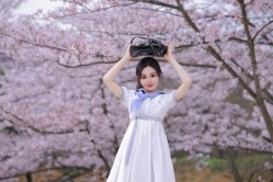 【极品露脸 私拍】桃暖酱 在去上学的路上 美少女洋溢青春淫情 户外露出美妙胴体 美景佳人樱花粉嫩穴更粉