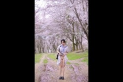【极品露脸 私拍】桃暖酱 在去上学的路上 美少女洋溢青春淫情 户外露出美妙胴体 美景佳人樱花粉嫩穴更粉