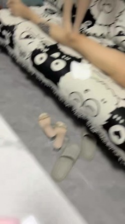 【换妻极品探花】密码房4P激情大战,沙发上操69互舔,前后夹击爆操,双女骑乘位操大屁股