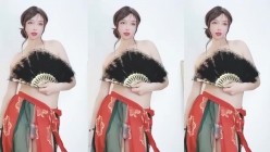 万元定制斗鱼有舞蹈功底的极品混血女神TTUU三联屏5种风格,劲曲裸舞节奏感十足,乳夹跳蛋呻吟声极限挑逗
