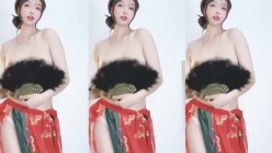 万元定制斗鱼有舞蹈功底的极品混血女神TTUU三联屏5种风格,劲曲裸舞节奏感十足,乳夹跳蛋呻吟声极限挑逗
