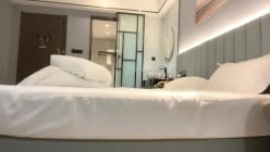 【瘦猴先生探花】，兼职学生妹，深夜来访，小伙掐着脖子爆操，软玉温香颠鸾倒凤，值得一撸，强烈推荐