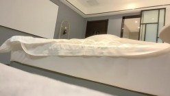 【瘦猴先生探花】，兼职学生妹，深夜来访，小伙掐着脖子爆操，软玉温香颠鸾倒凤，值得一撸，强烈推荐