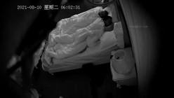 最新罕见的约炮外表很爷们的粗犷男约会亲爱的眼镜小贱人体位多变表情呻吟声享受深夜搞一次早晨又搞一次