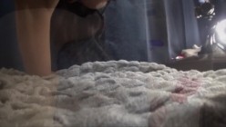 最新红T裤男居家约斯文眼镜小学老师良家人妻美少妇轻轻一搞就淫水泛滥湿透红内内边拍边肏
