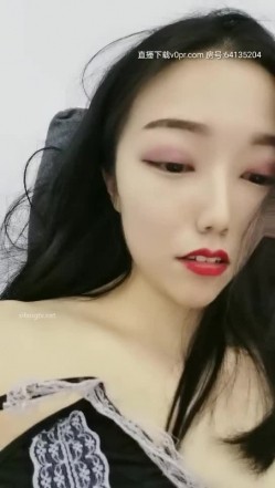 臀翘逼粉水大探花冰冰 别墅健身房大秀，惊险发现教练躲在厕所偷听自己淫荡的发骚声，好害怕，换个健身房继续玩弄骚穴 哥哥吃口奶舔我的骚逼 好吗