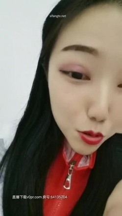 臀翘逼粉水大探花冰冰 别墅健身房大秀，惊险发现教练躲在厕所偷听自己淫荡的发骚声，好害怕，换个健身房继续玩弄骚穴 哥哥吃口奶舔我的骚逼 好吗