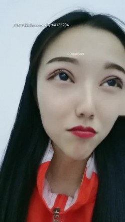 臀翘逼粉水大探花冰冰 别墅健身房大秀，惊险发现教练躲在厕所偷听自己淫荡的发骚声，好害怕，换个健身房继续玩弄骚穴 哥哥吃口奶舔我的骚逼 好吗