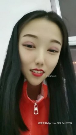 臀翘逼粉水大探花冰冰 别墅健身房大秀，惊险发现教练躲在厕所偷听自己淫荡的发骚声，好害怕，换个健身房继续玩弄骚穴 哥哥吃口奶舔我的骚逼 好吗