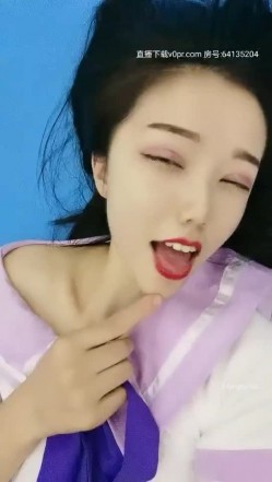 臀翘逼粉水大探花冰冰 别墅健身房大秀，惊险发现教练躲在厕所偷听自己淫荡的发骚声，好害怕，换个健身房继续玩弄骚穴 哥哥吃口奶舔我的骚逼 好吗