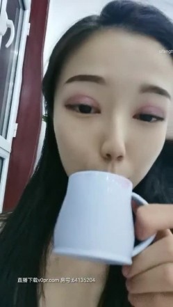 臀翘逼粉水大探花冰冰 别墅健身房大秀，惊险发现教练躲在厕所偷听自己淫荡的发骚声，好害怕，换个健身房继续玩弄骚穴 哥哥吃口奶舔我的骚逼 好吗