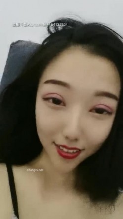 臀翘逼粉水大探花冰冰 别墅健身房大秀，惊险发现教练躲在厕所偷听自己淫荡的发骚声，好害怕，换个健身房继续玩弄骚穴 哥哥吃口奶舔我的骚逼 好吗