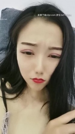 臀翘逼粉水大探花冰冰 别墅健身房大秀，惊险发现教练躲在厕所偷听自己淫荡的发骚声，好害怕，换个健身房继续玩弄骚穴 哥哥吃口奶舔我的骚逼 好吗