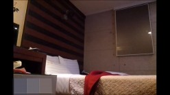 经典推荐 猥琐男盗摄与女神级女友开房 简单亲热就扒裤子肏穴(完整版)