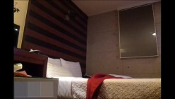 经典推荐 猥琐男盗摄与女神级女友开房 简单亲热就扒裤子肏穴(完整版)
