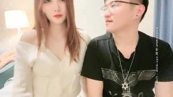 【花少探模特】眼镜男约了个模特学生 在大哥刷礼物要求下干一炮,女神乳头粉嫩,明显脸害羞清纯惹人爱