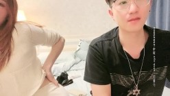 【花少探模特】眼镜男约了个模特学生 在大哥刷礼物要求下干一炮,女神乳头粉嫩,明显脸害羞清纯惹人爱